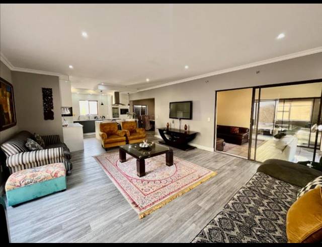 4 BEDROOM HOUSE FOR SALE IN BLUE VALLEY GOLF ESTATE